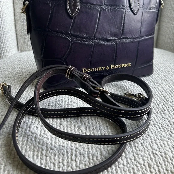 Purple Dooney Croc crossbody purse - Picture 5 of 7